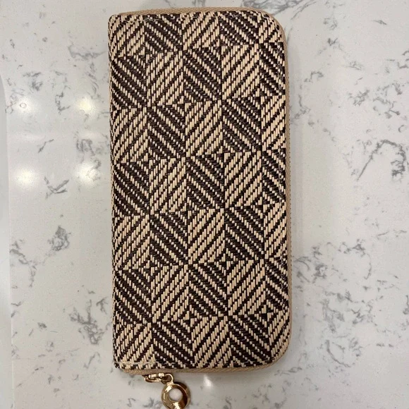 raffia straw zipper clutch wallet - holds 12 cards plus cash - Picture 3 of 8